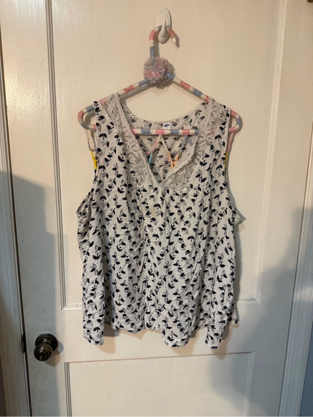 Lace-Trim V-Neck Sleeveless Top in White with Black Bird Print